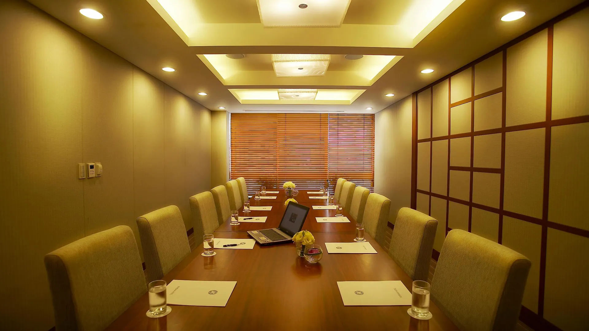 Koreana Hotel Seoul 4*,