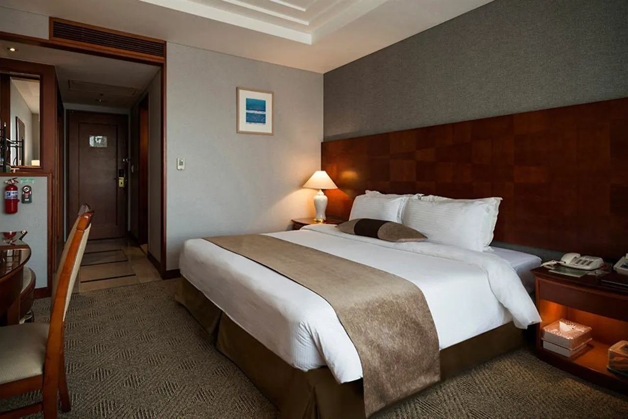 Koreana Hotel Seoul 4*,